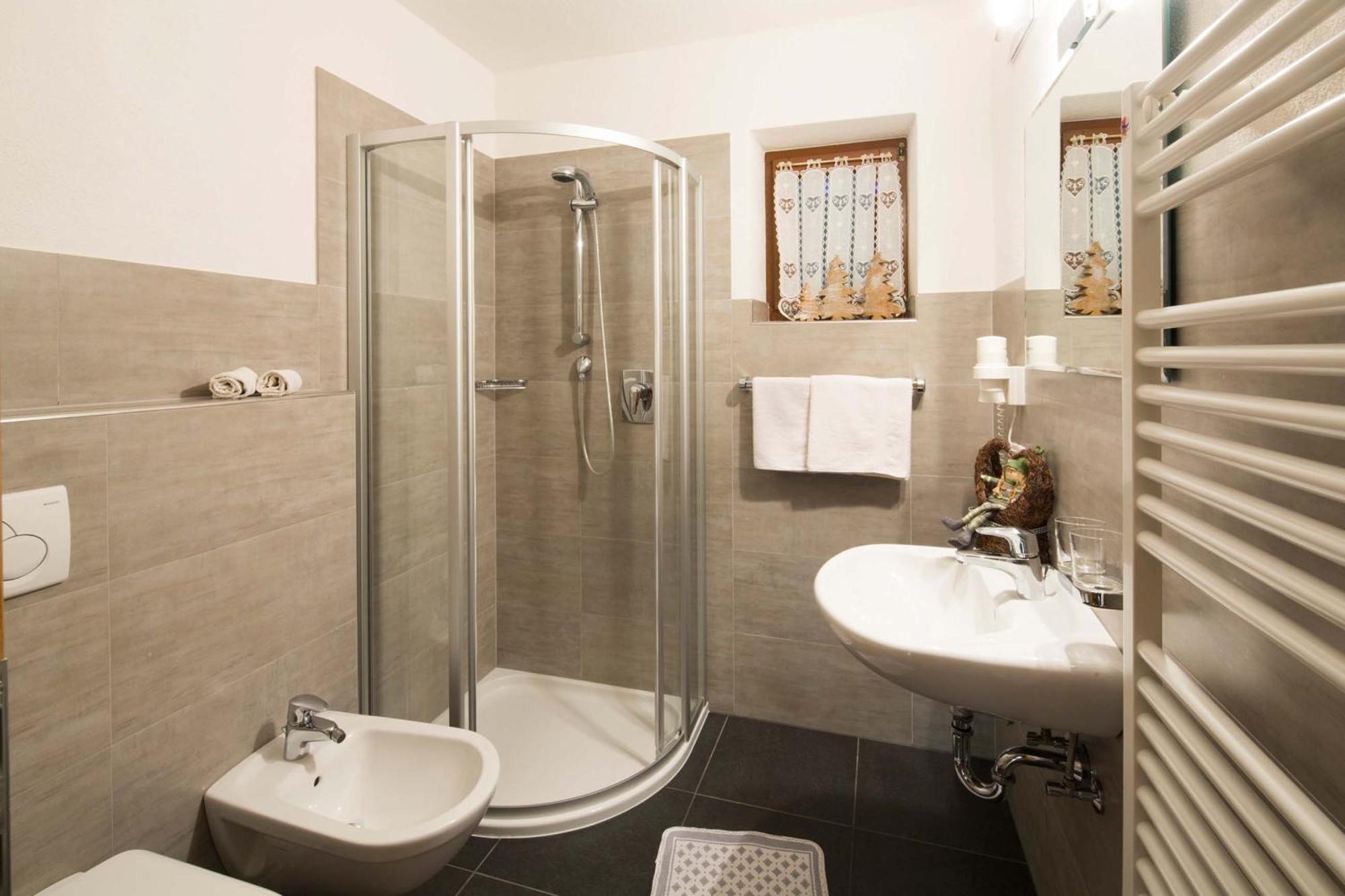 Alpin Apartments Colfosco Phòng bức ảnh