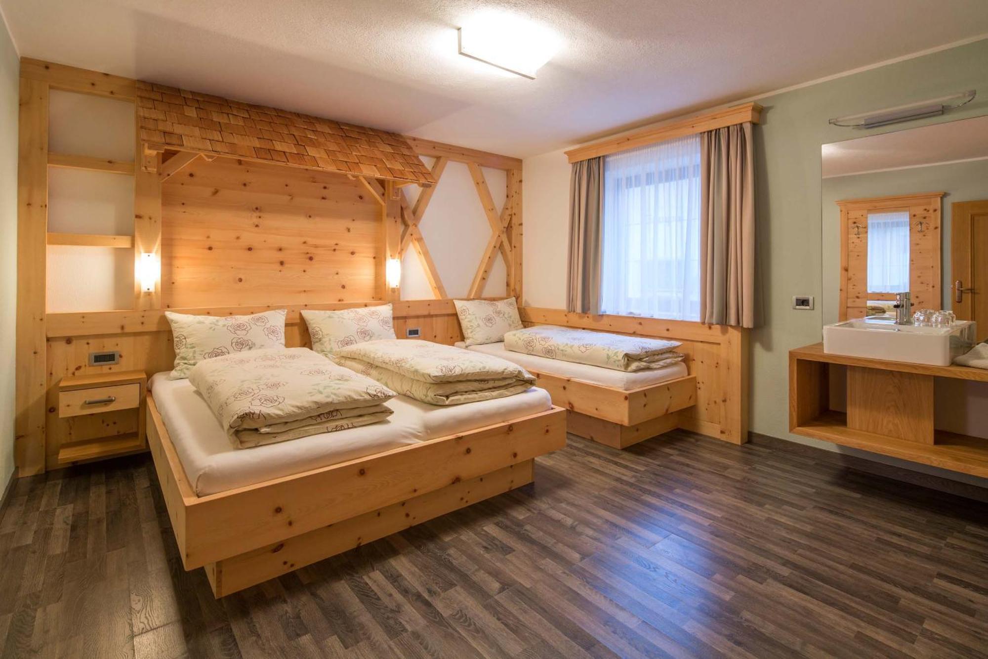 Alpin Apartments Colfosco Phòng bức ảnh