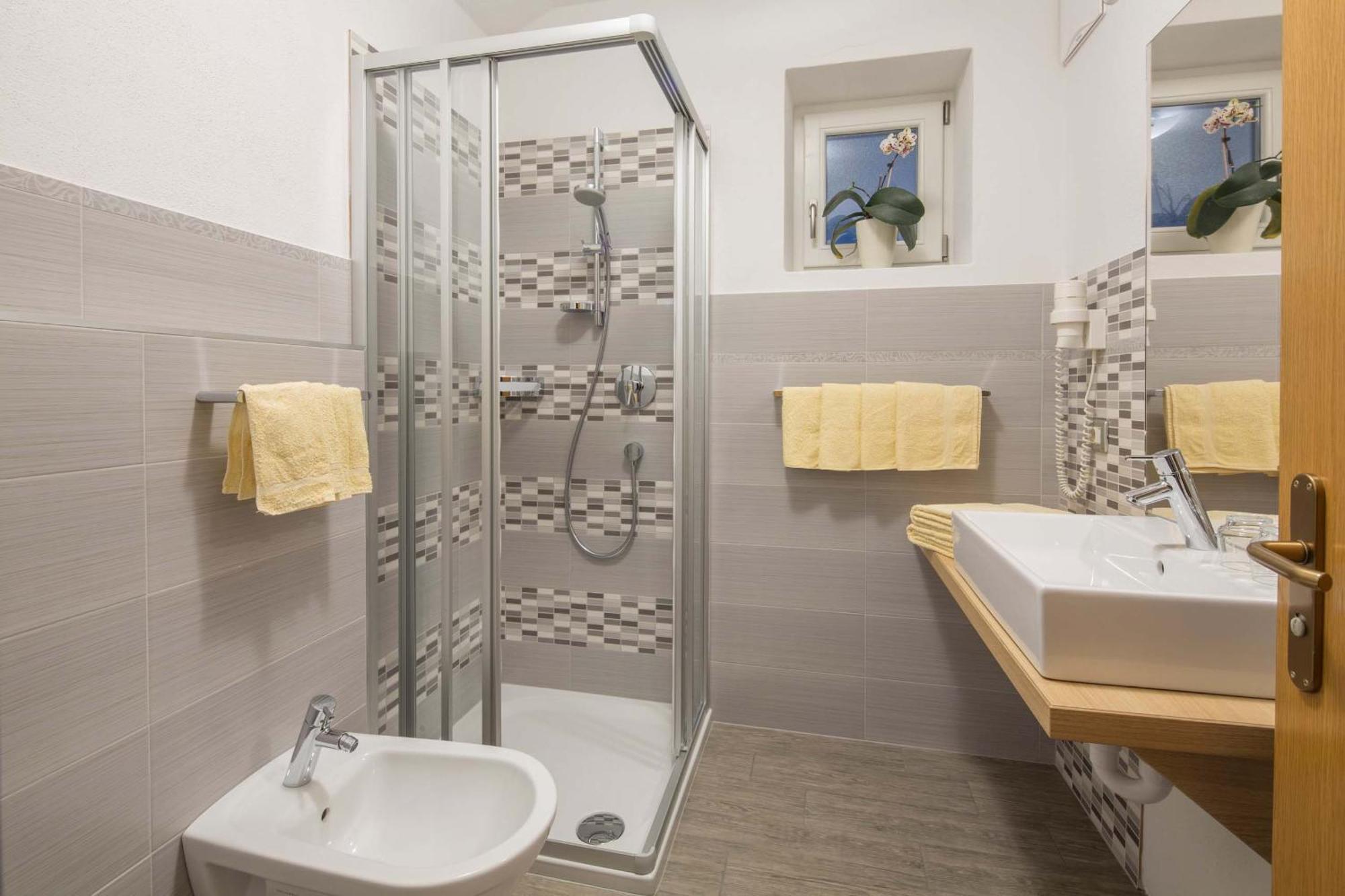 Alpin Apartments Colfosco Phòng bức ảnh