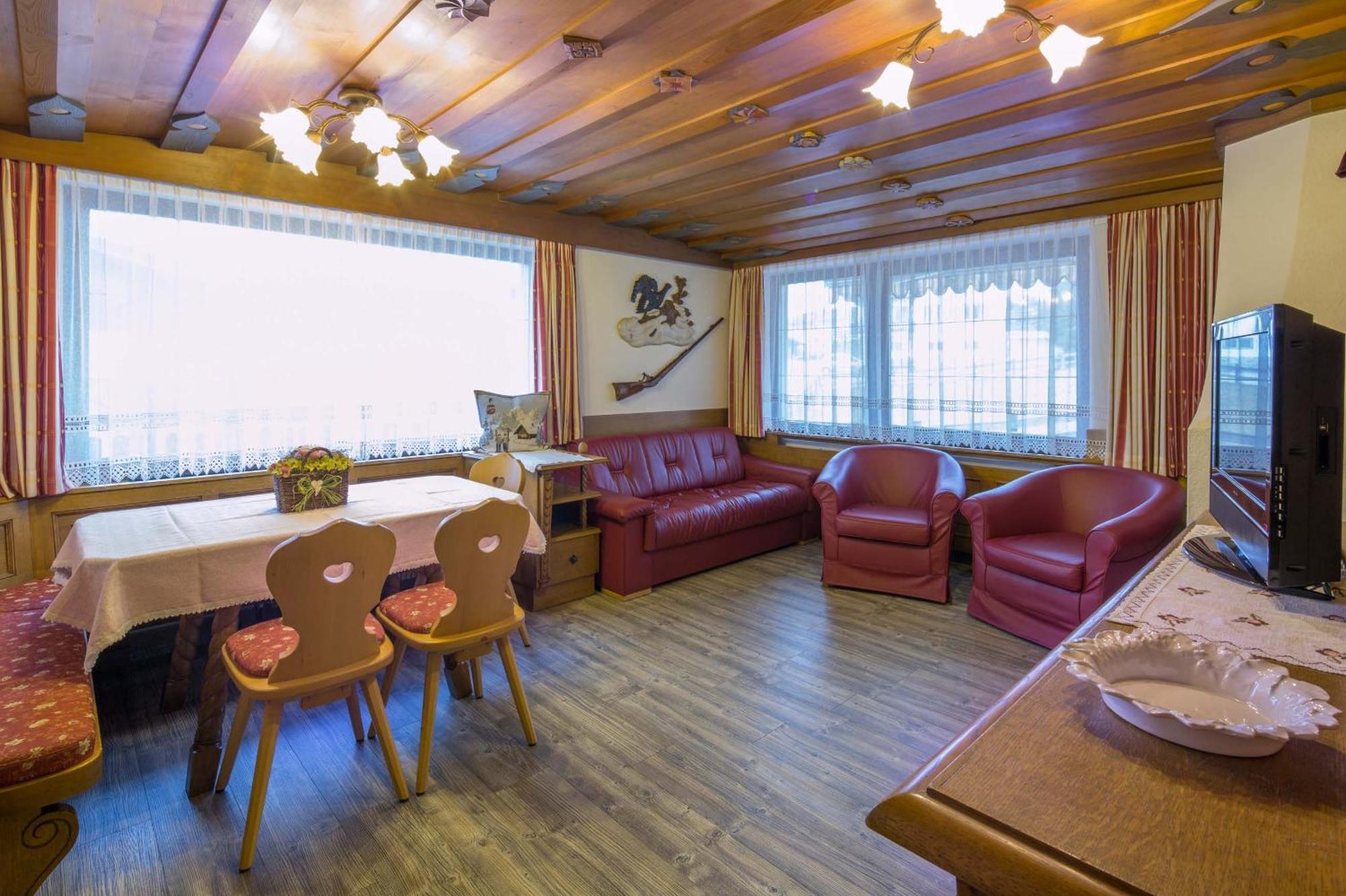 Alpin Apartments Colfosco Phòng bức ảnh